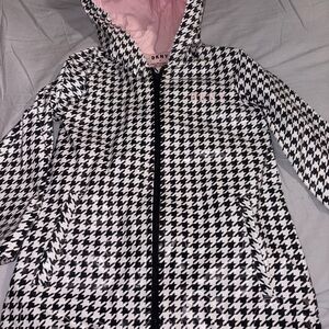 DKNY Women's Houndstooth Ski Jacket with Pink Lining